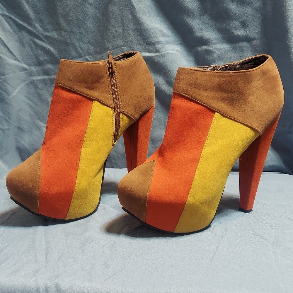 Kiss and Tell Calida-09 Colorblock Platform Ankle Booties - Size 9